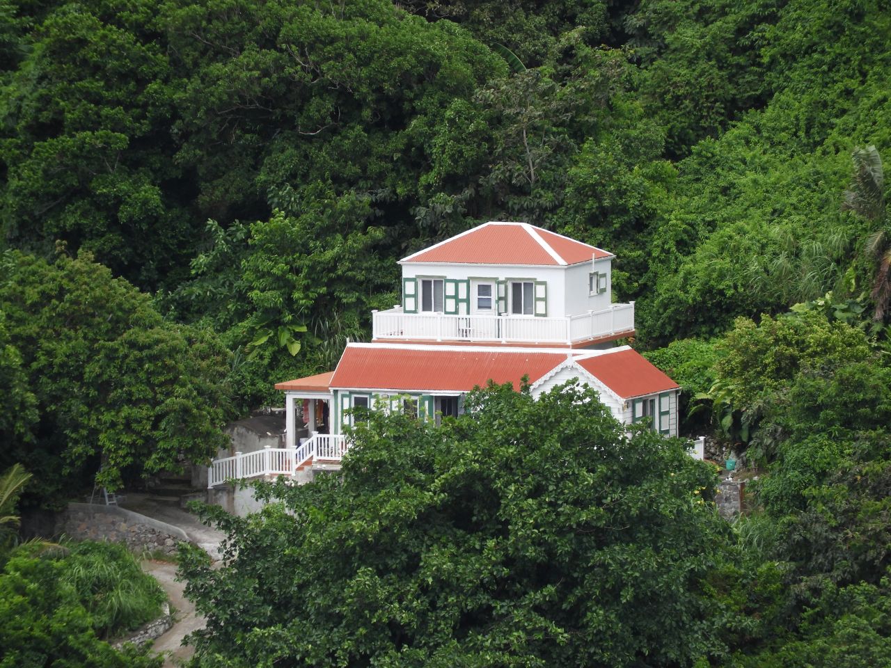 CatsEye Cottage – restored two-story cottage in Windwardside, Saba